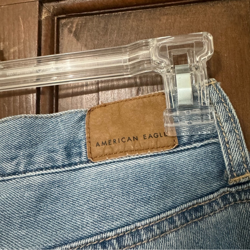 New woman’s American eagle mom Distressed Jeans Sz 10 - Picture 4 of 7